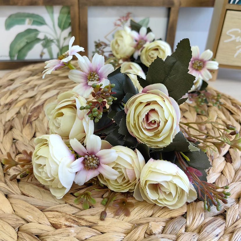 Искусственные цветы во Владимире | Цветы искусственные «Камелии с мелкоцветом», сиренево-молочные, букет